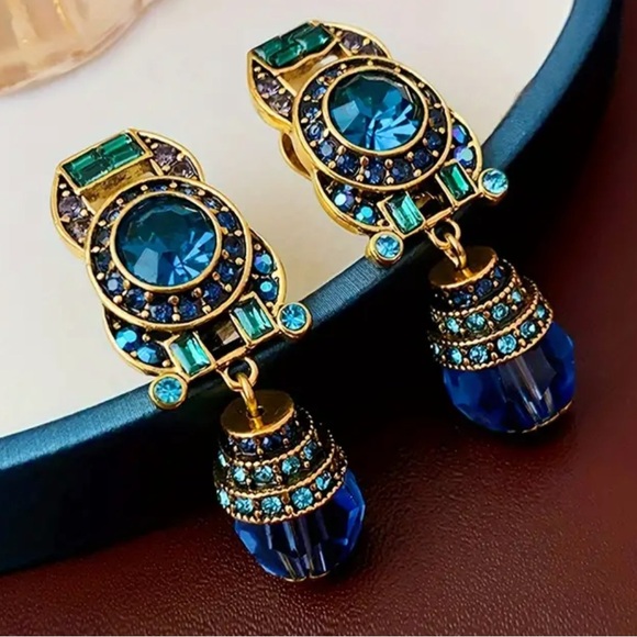 Pair of Inlaid Faux Jade 18K Gold Plated Dangle Costume Earrings (NWT) - Picture 4 of 5